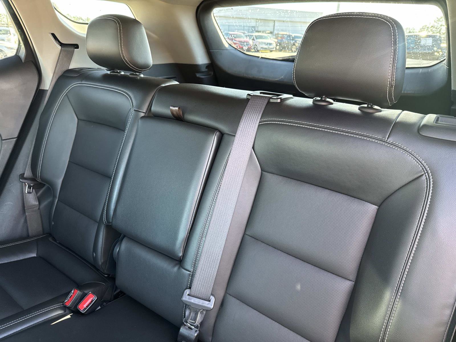 Used 2022 GMC Terrain SLT image 14