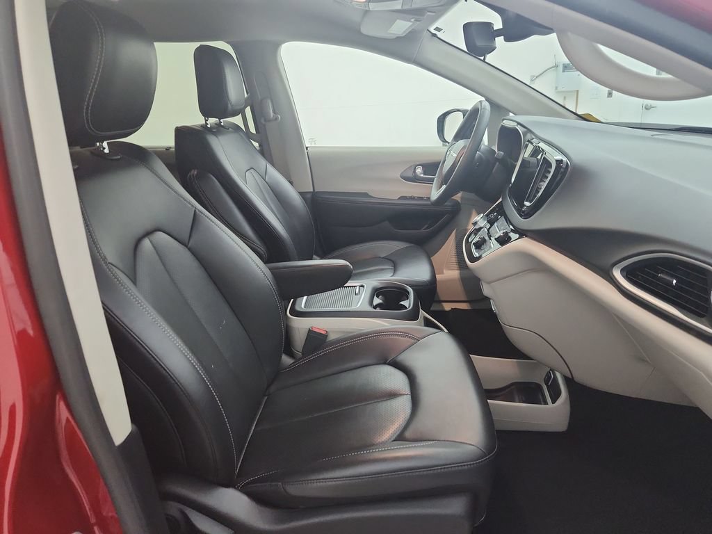 Used 2024 Chrysler Pacifica Touring-L FWD image 37