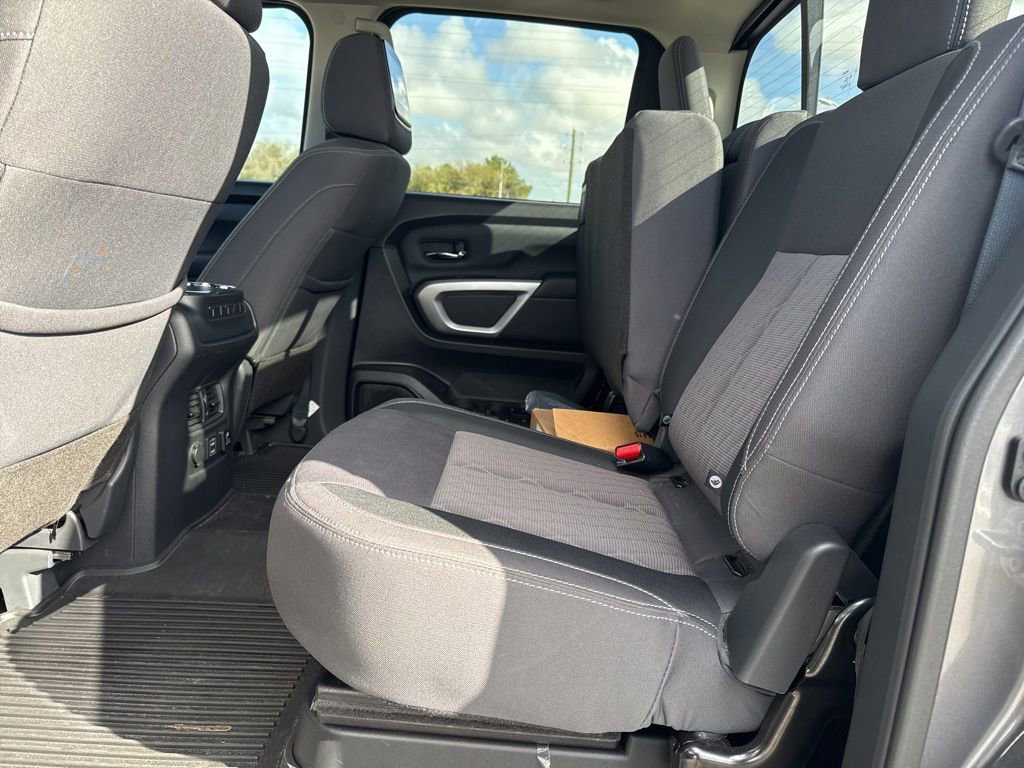 Used 2024 Nissan Titan SV w/ SV Convenience Package image 9