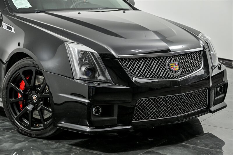 Used 2014 Cadillac CTS V RWD image 2