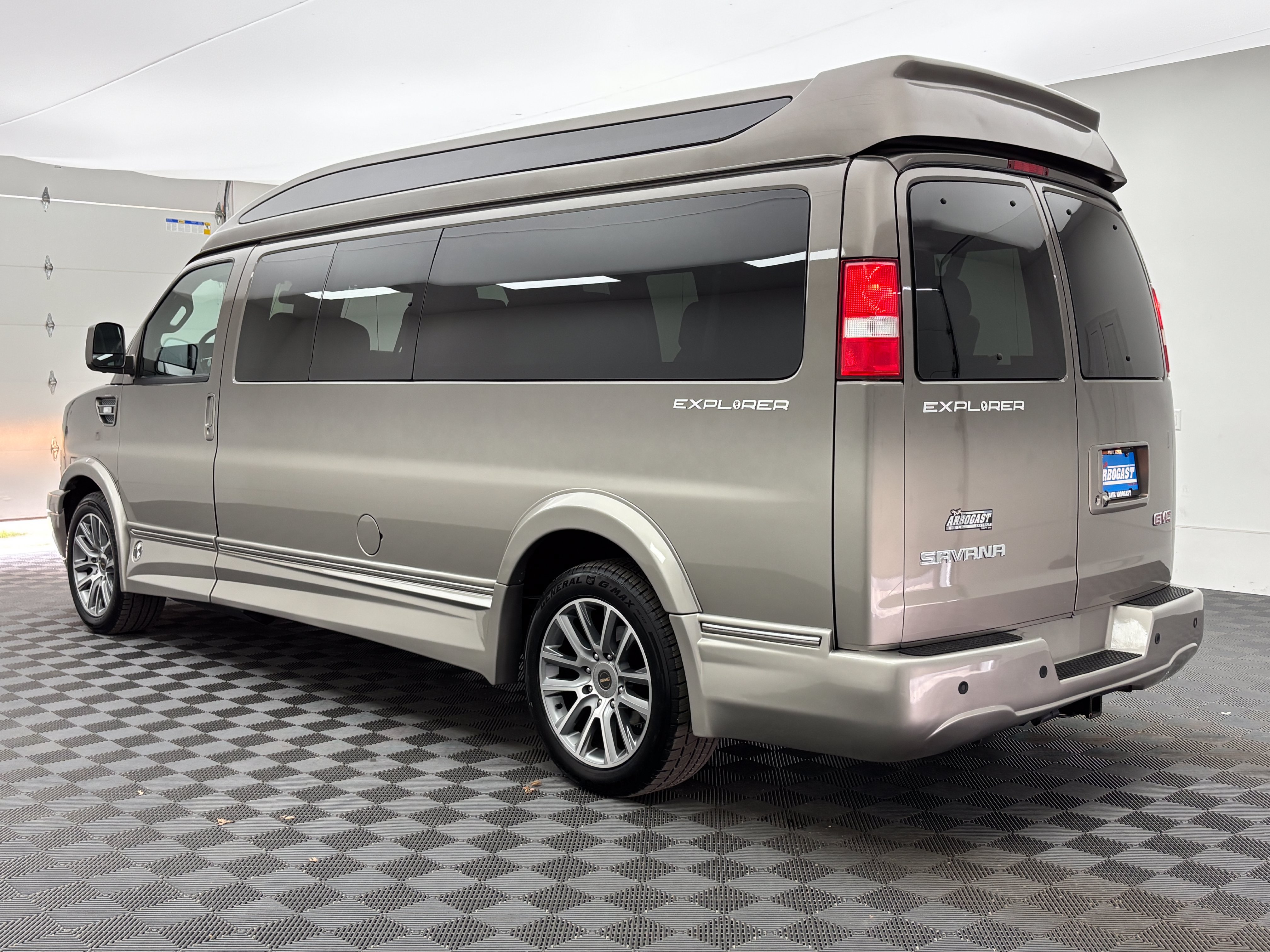 Used 2021 GMC Savana 3500 LS w/ Chrome Appearance Package RWD image 14