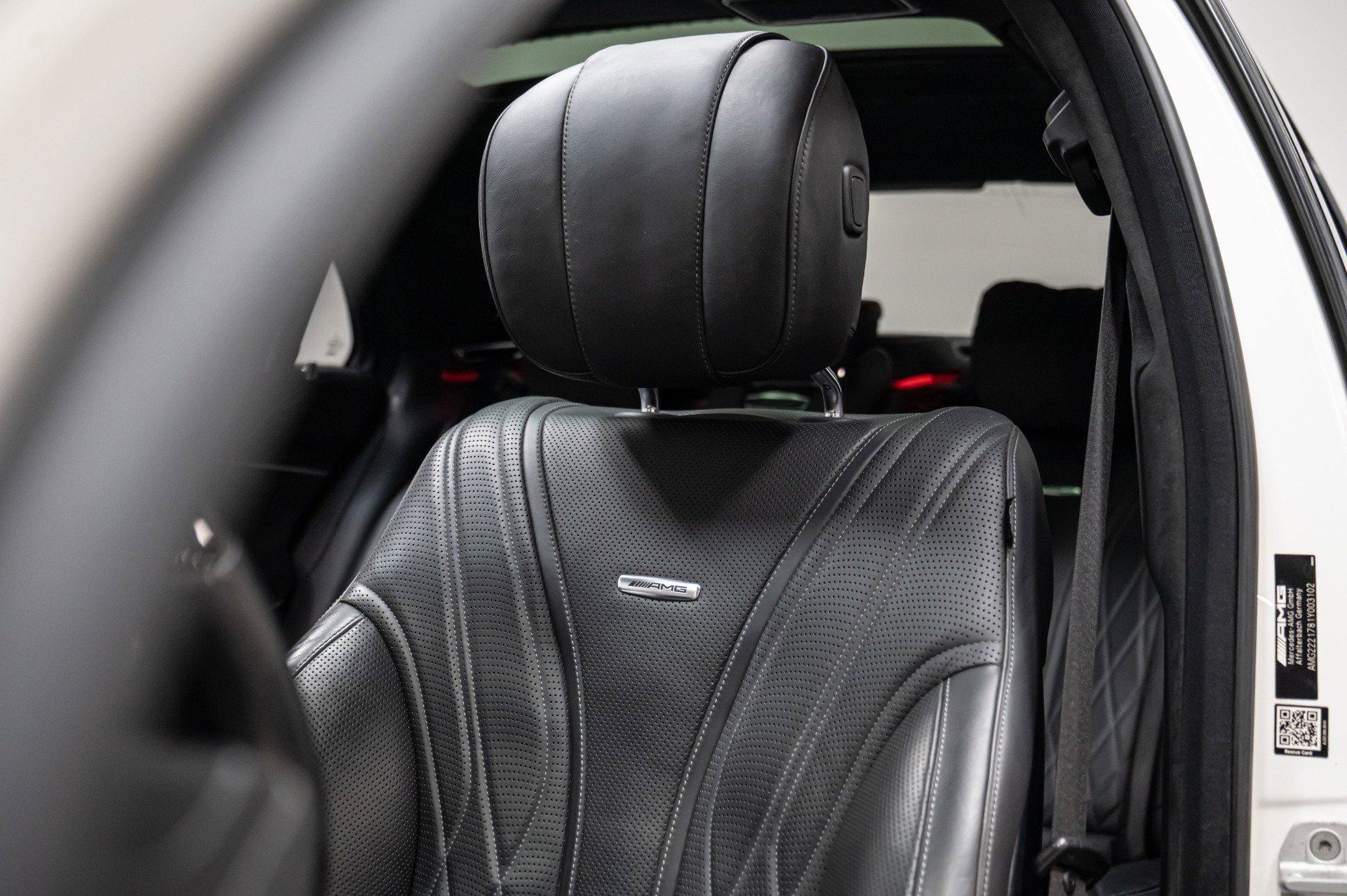 Used 2015 Mercedes-Benz S 63 AMG 4MATIC Sedan w/ Driver Assistance Package image 22