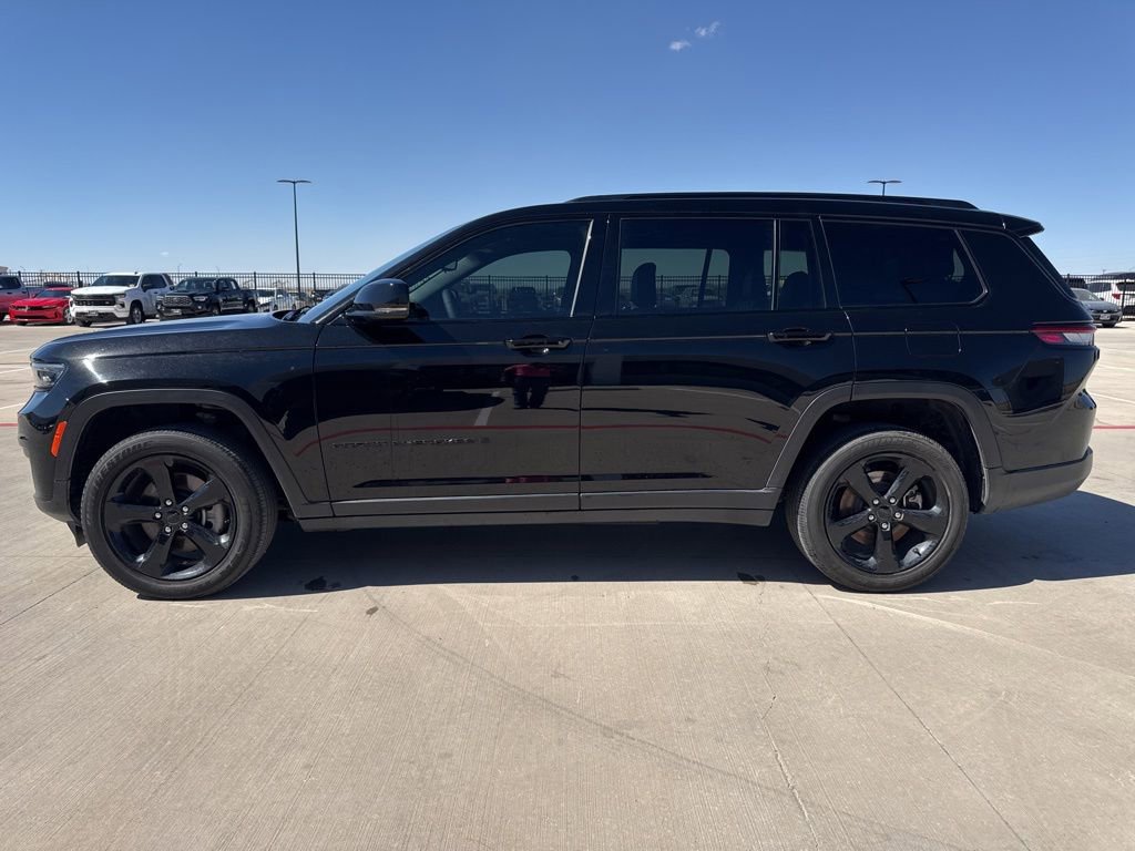 Used 2023 Jeep Grand Cherokee L Laredo image 2