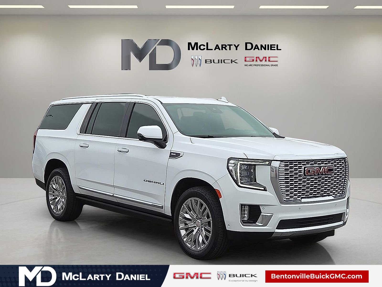 Used 2023 GMC Yukon XL Denali w/ Advanced Technology Package AWD/4WD image 1