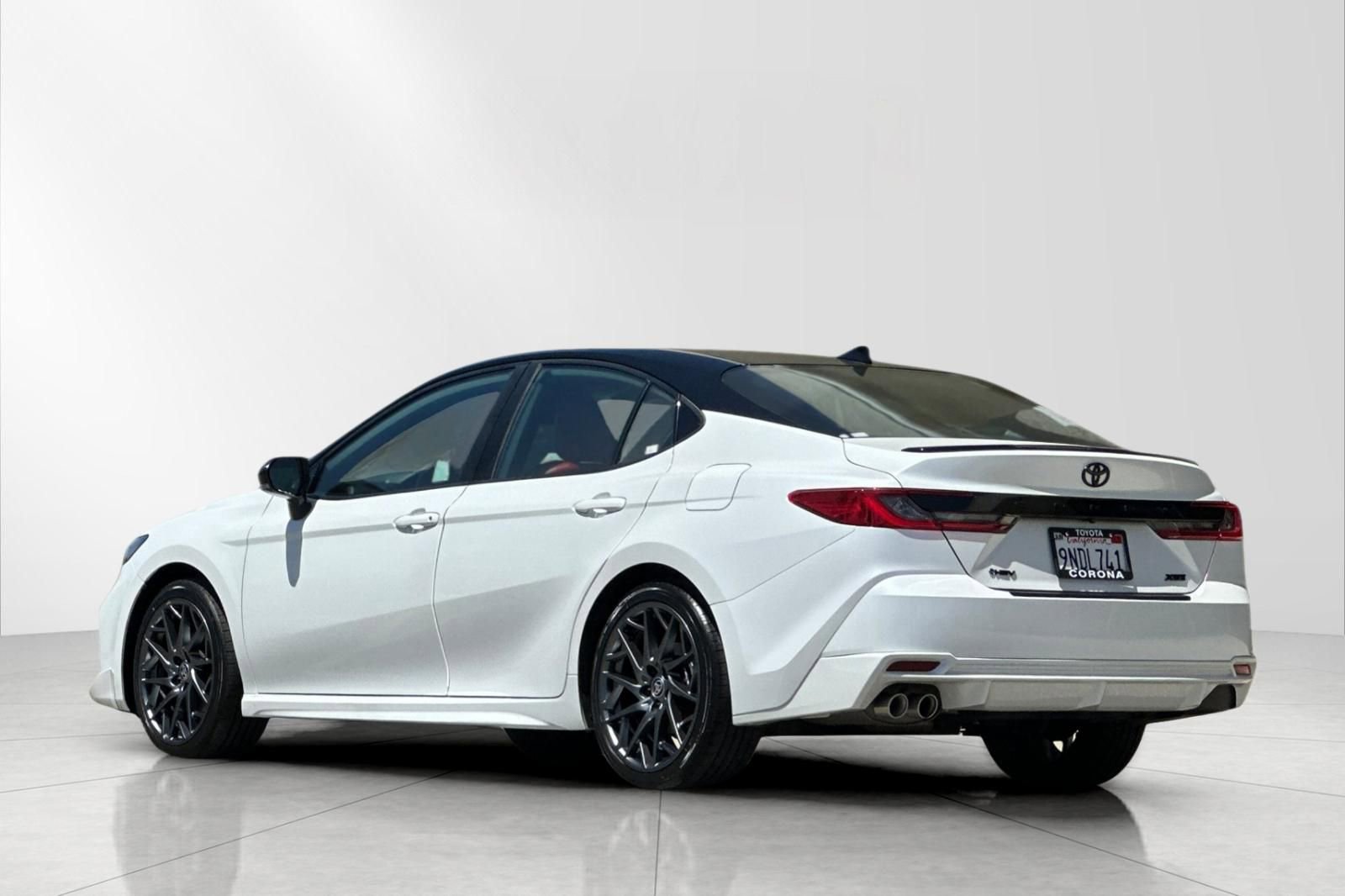 Used 2025 Toyota Camry XSE FWD image 7