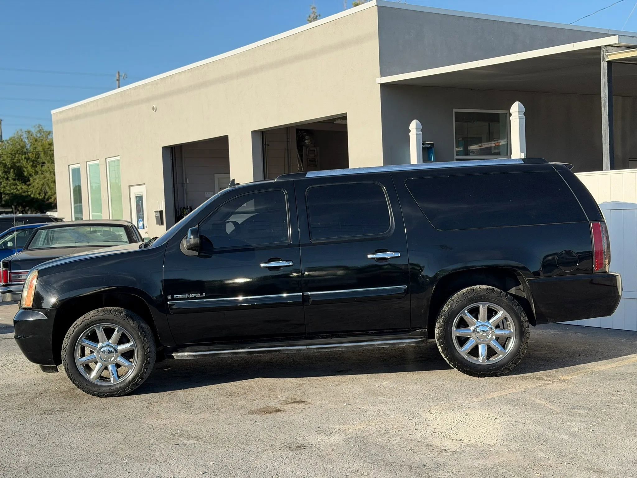 Used 2007 GMC Yukon XL Denali AWD/4WD image 5