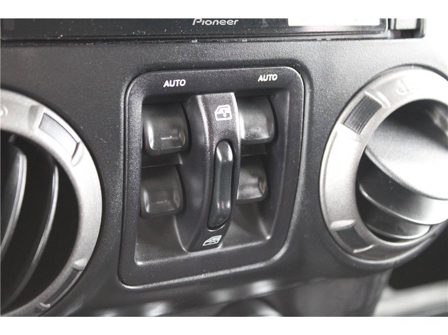 Used 2017 Jeep Wrangler Unlimited Sport w/ Power Convenience Group image 19