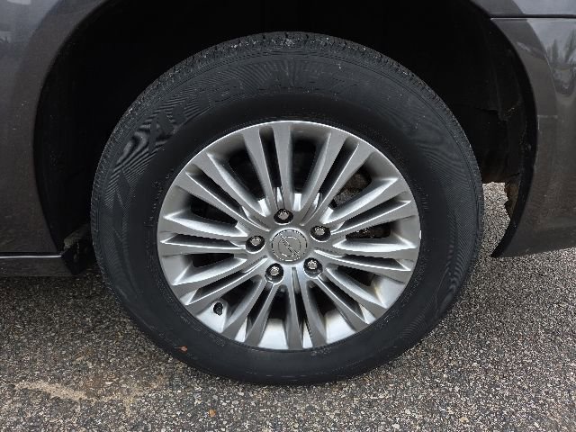 Used 2016 Chrysler Town & Country Touring-L FWD image 59