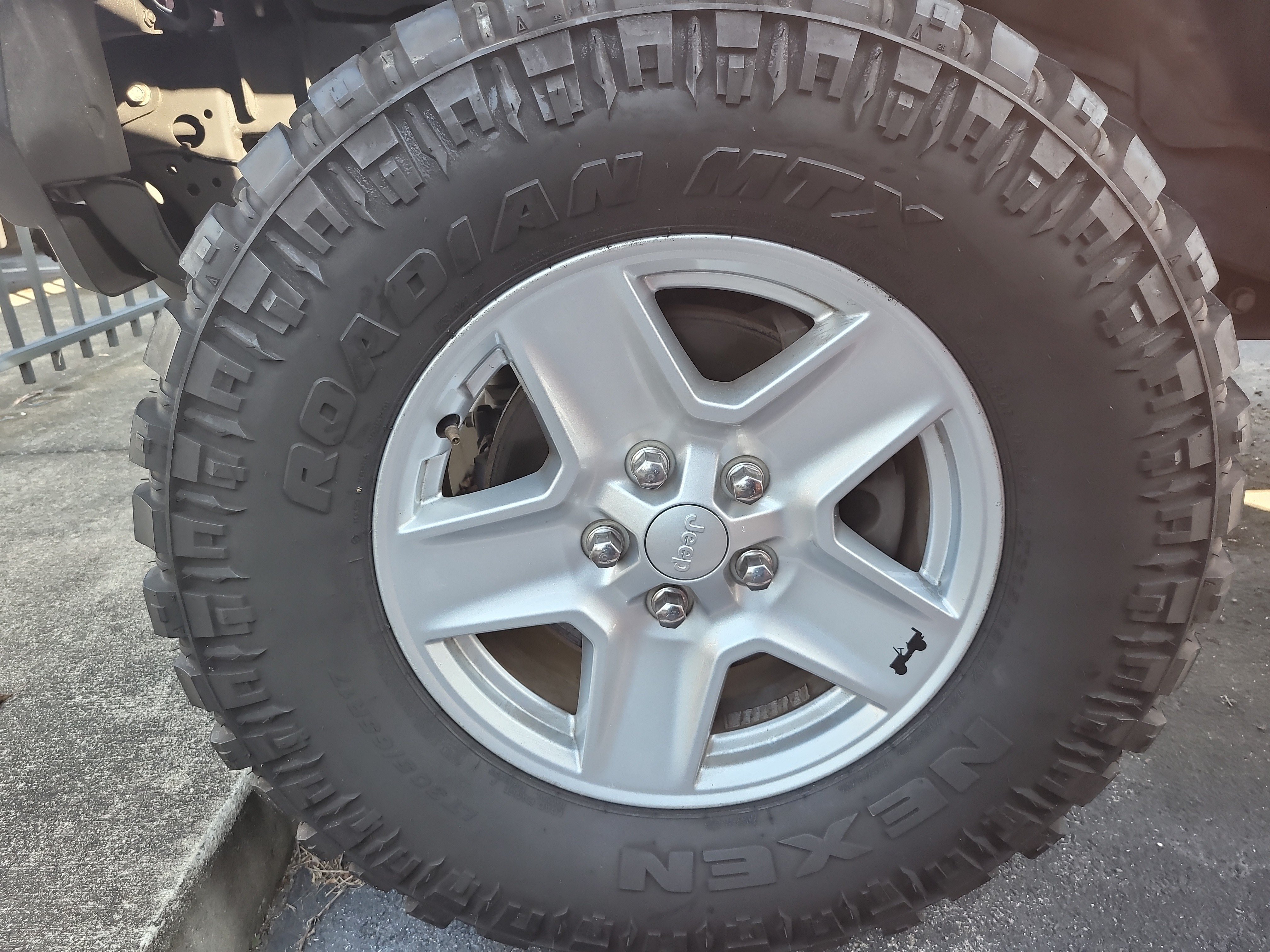 Used 2020 Jeep Gladiator Sport w/ Quick Order Package 24S AWD/4WD image 8