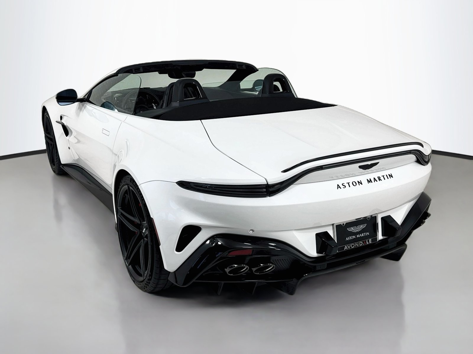 Used 2026 Aston Martin V8 Vantage S RWD image 6