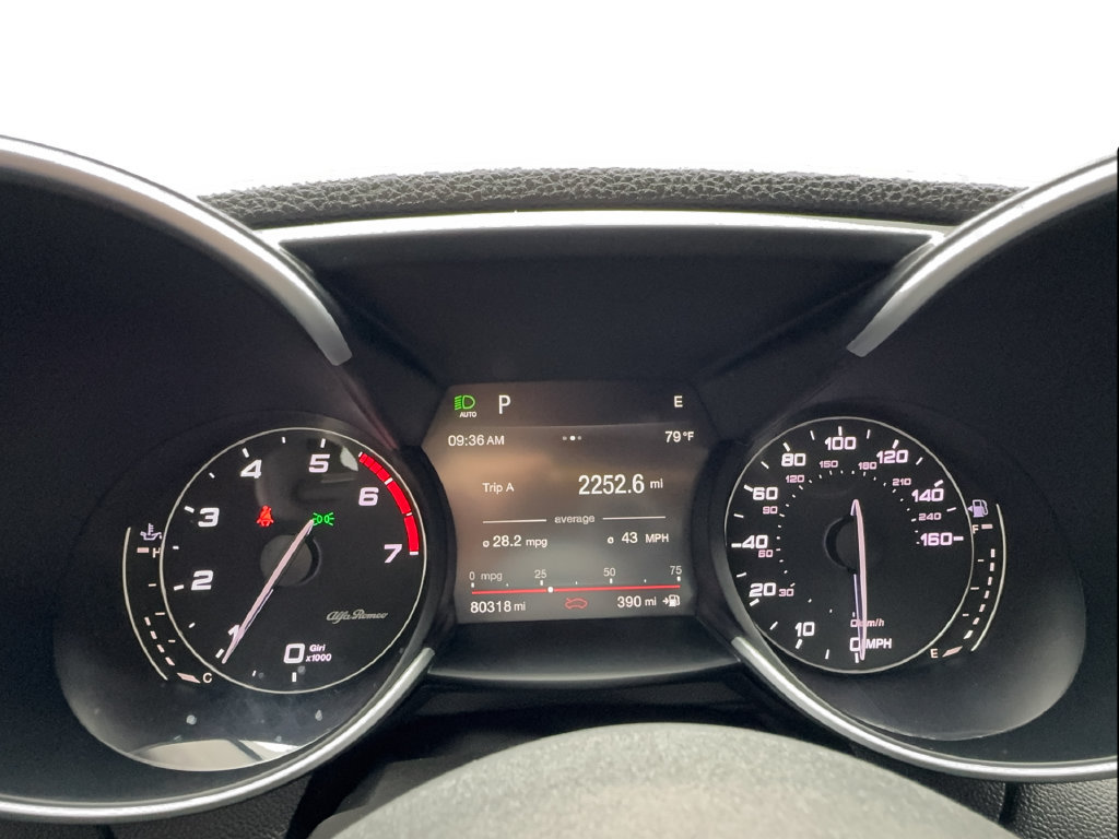 Used 2019 Alfa Romeo Giulia w/ Quick Order Package 22K Sport RWD image 39