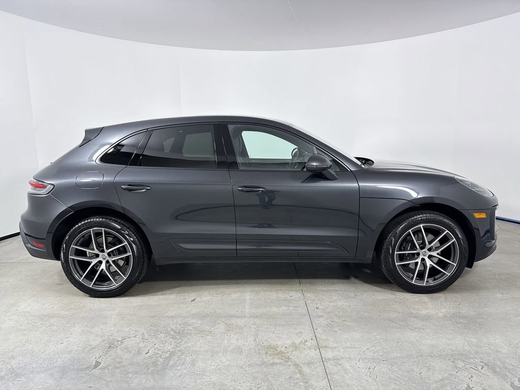 Certified 2025 Porsche Macan image 8