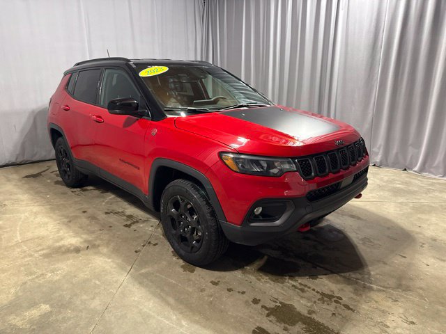 Used 2023 Jeep Compass Trailhawk w/ Trailhawk Convenience Group AWD/4WD image 12