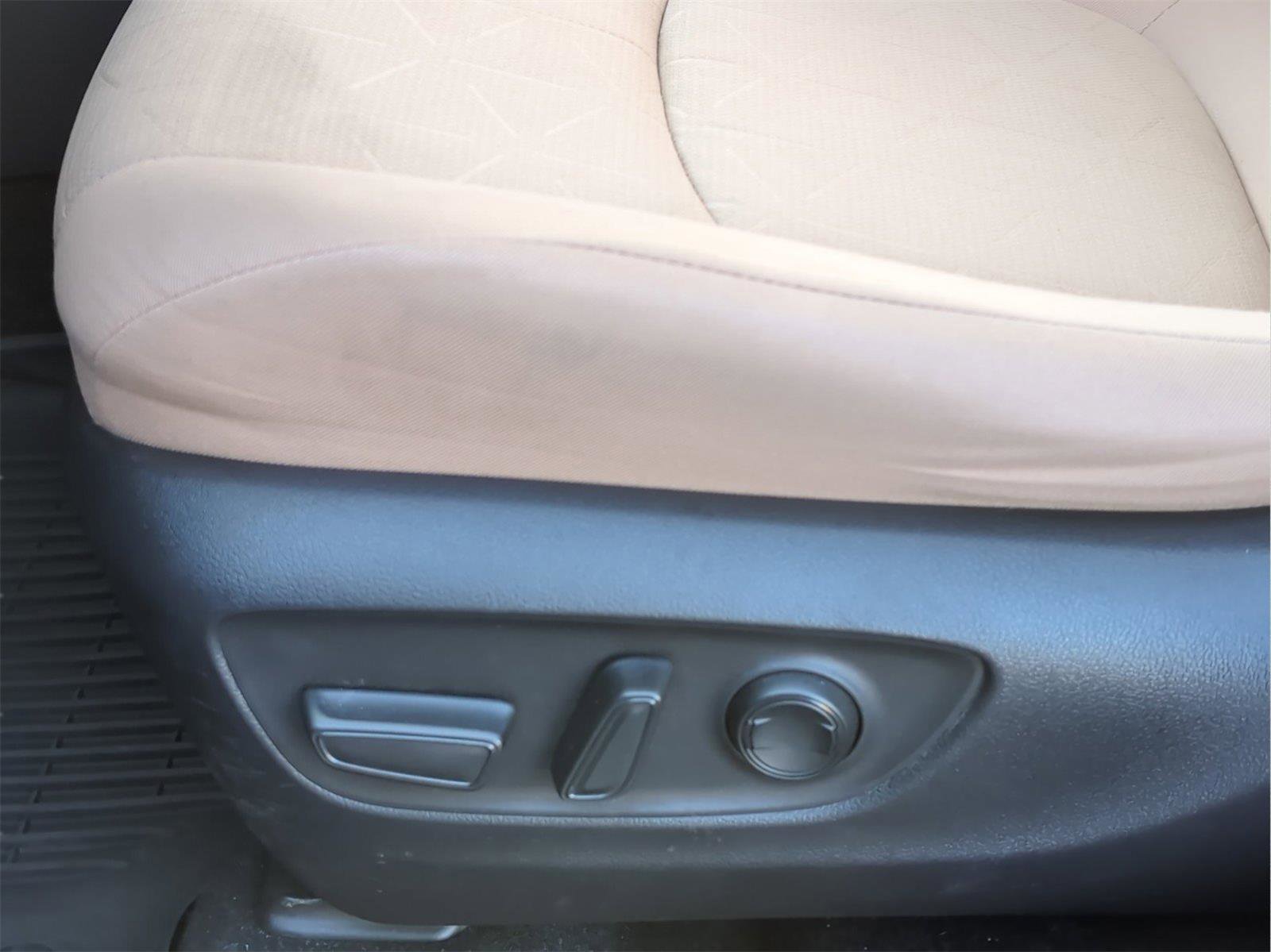 Used 2020 Toyota RAV4 XLE w/ Convenience Package image 15