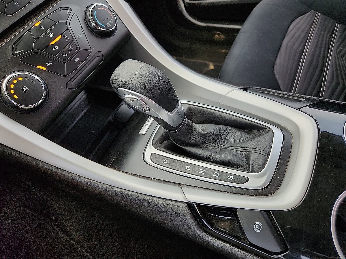 Used 2016 Ford Fusion SE FWD image 12