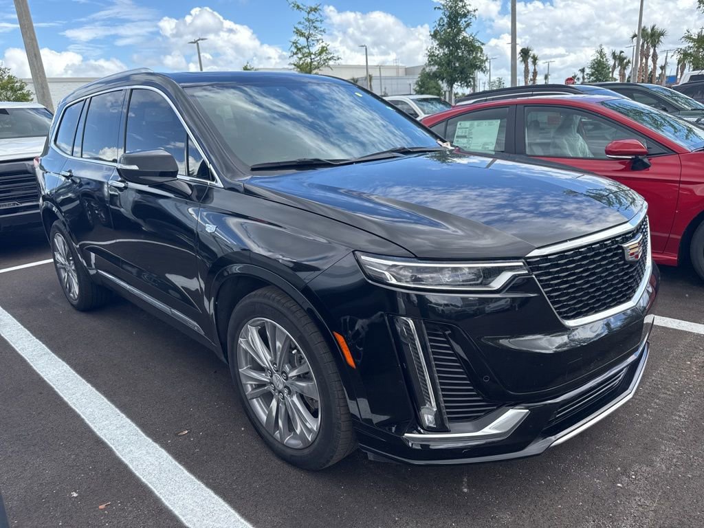 Used 2023 Cadillac XT6 Premium Luxury image 3