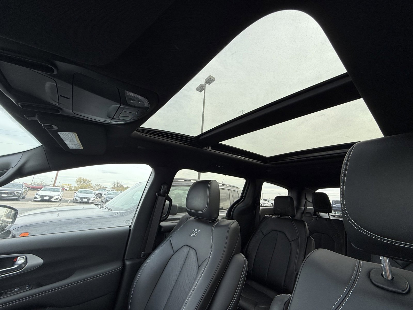 New 2024 Chrysler Pacifica Touring-L w/ S Appearance Package image 35