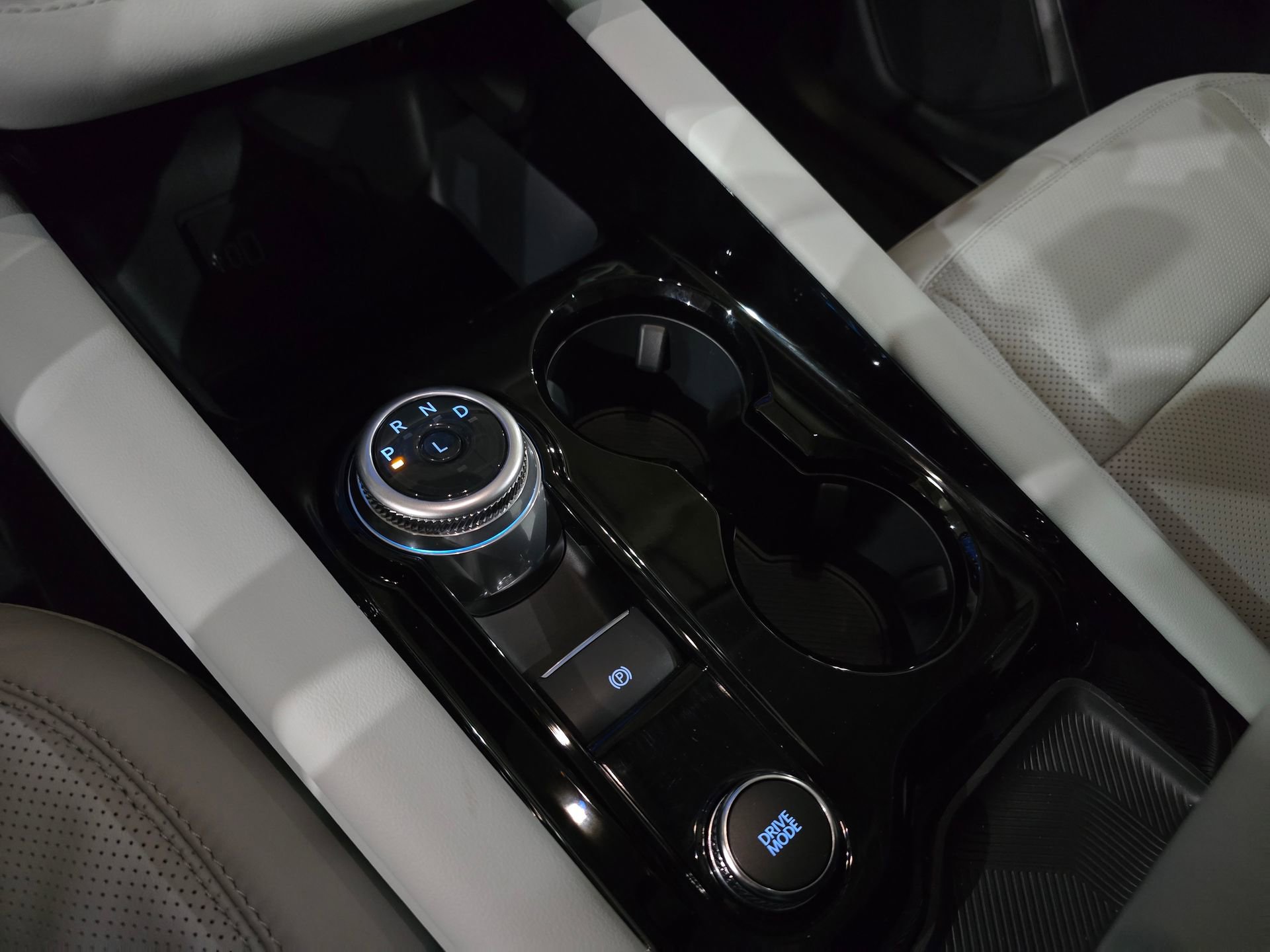 New 2026 Ford Explorer Platinum w/ LUX Leather Package image 35