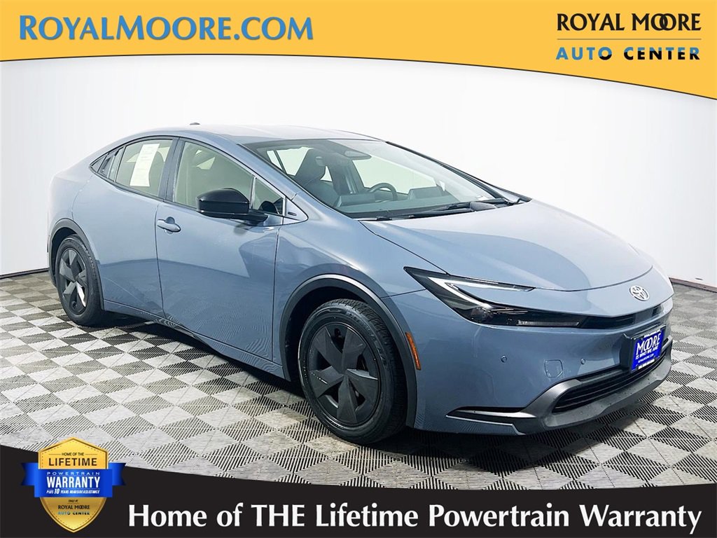 Used 2024 Toyota Prius LE image 1