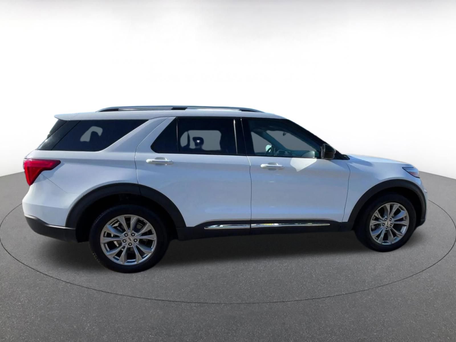 Used 2023 Ford Explorer Limited image 16