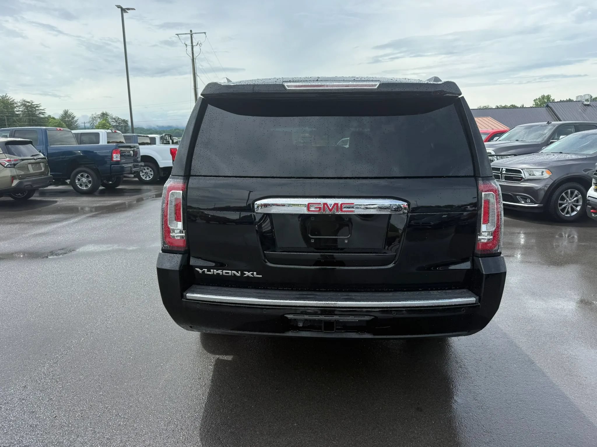 Used 2015 GMC Yukon XL Denali w/ Touring Package RWD image 5