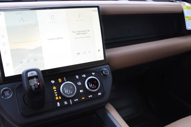 New 2026 Land Rover Defender 130 X-Dynamic SE image 12