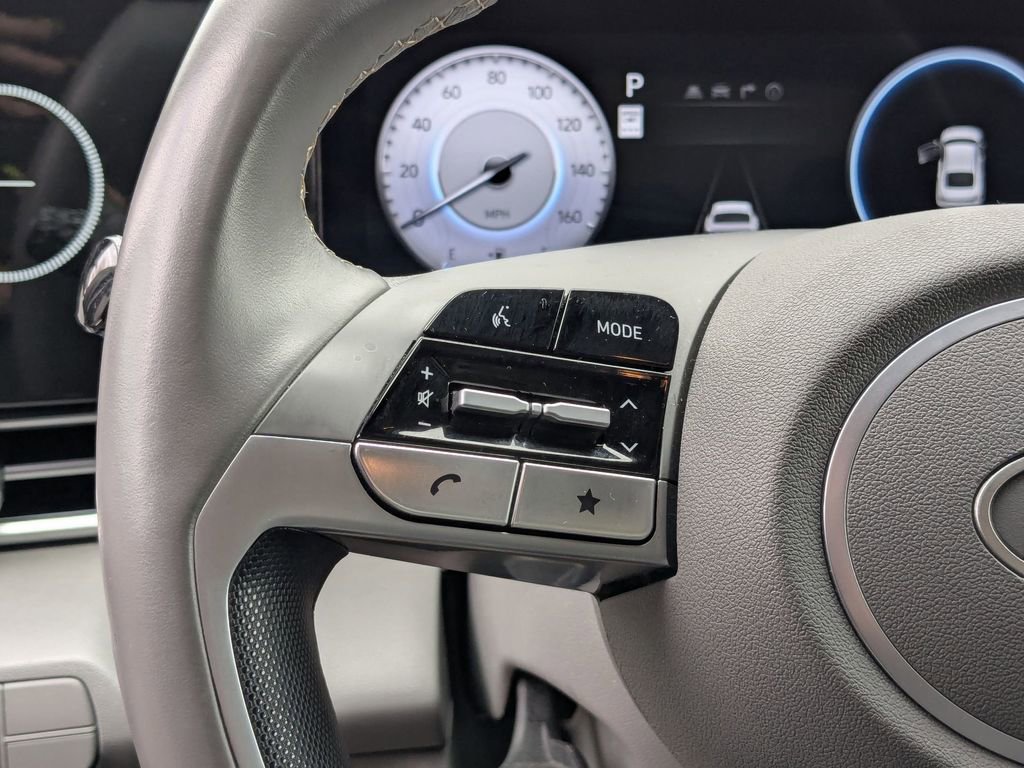 Used 2025 Hyundai Elantra SEL image 17