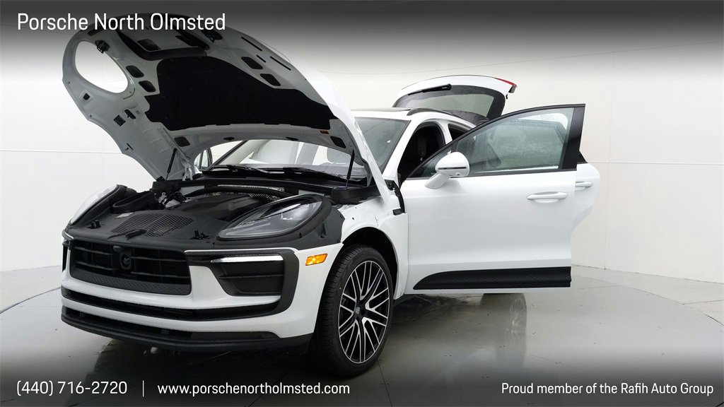 Used 2022 Porsche Macan image 12
