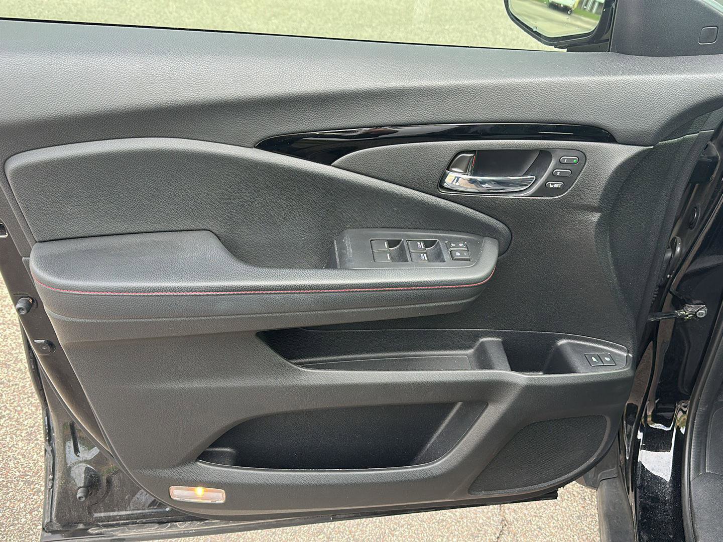 Used 2022 Honda Pilot Black Edition image 9