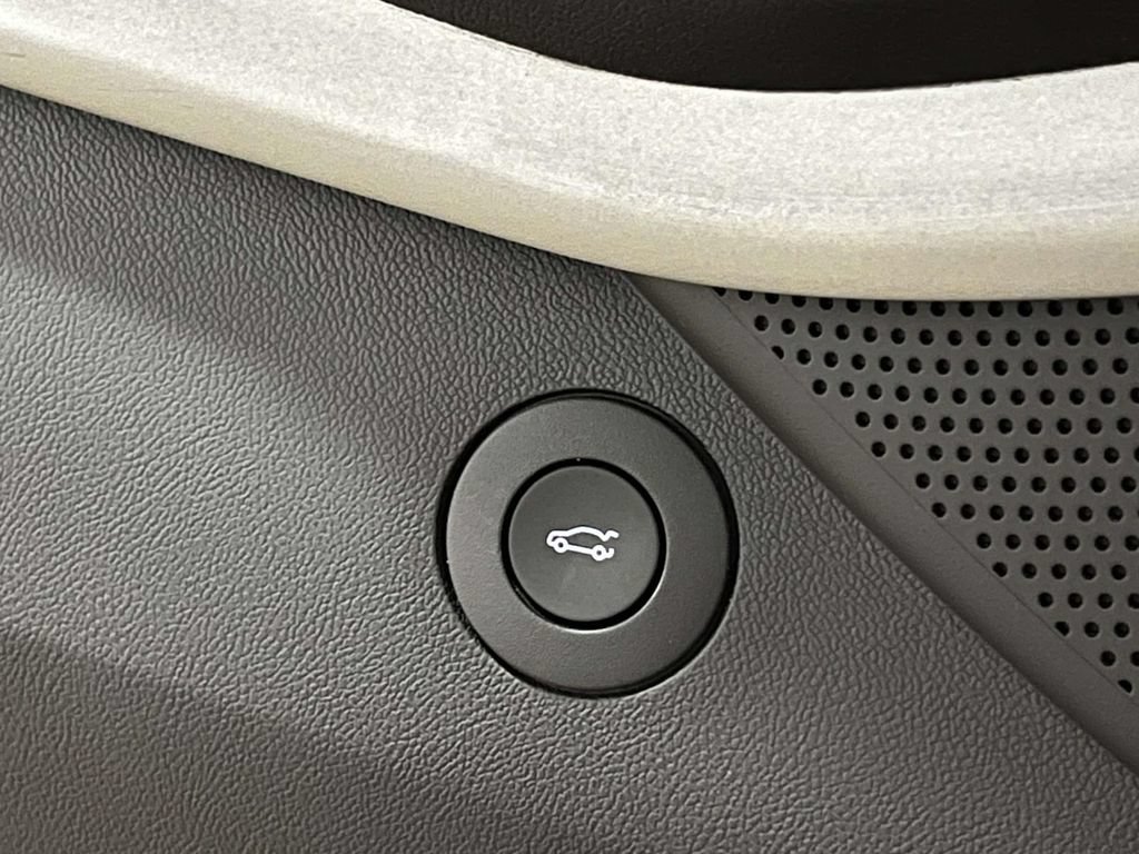 Used 2022 Chevrolet Camaro LT RWD image 24