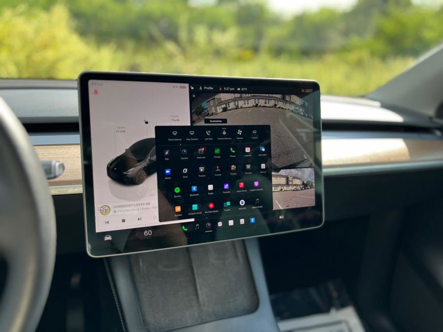 Used 2022 Tesla Model Y Long Range image 21