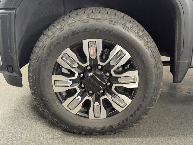 Used 2025 GMC Sierra 2500 Denali image 11