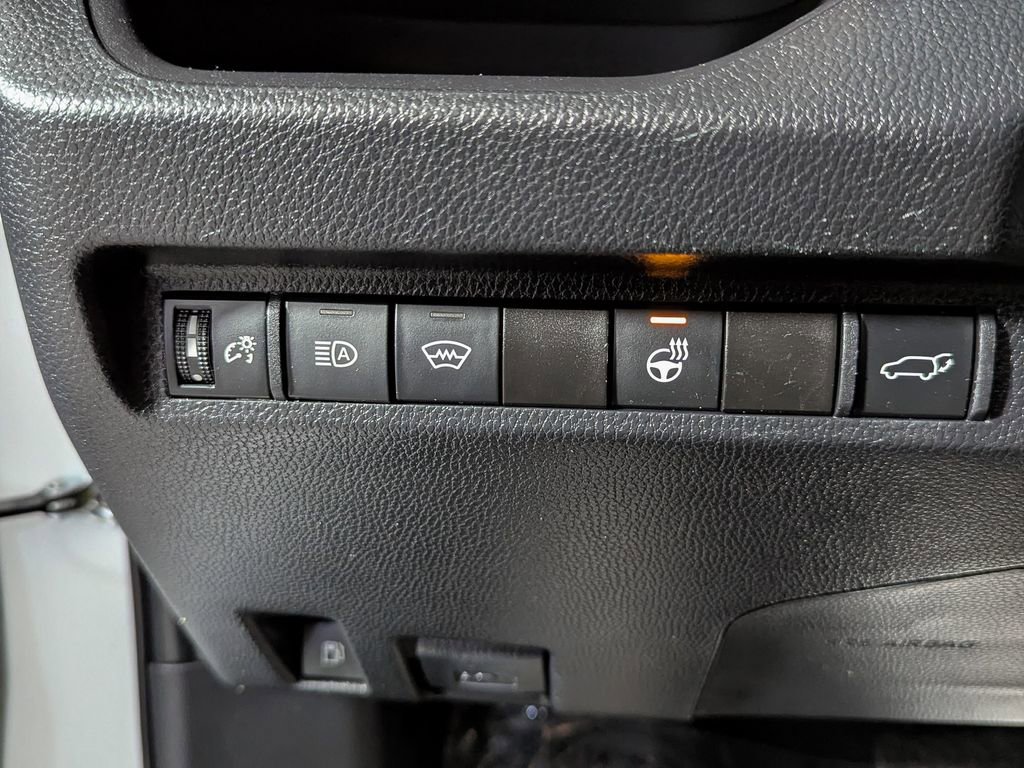 Used 2023 Toyota RAV4 XLE Premium image 30