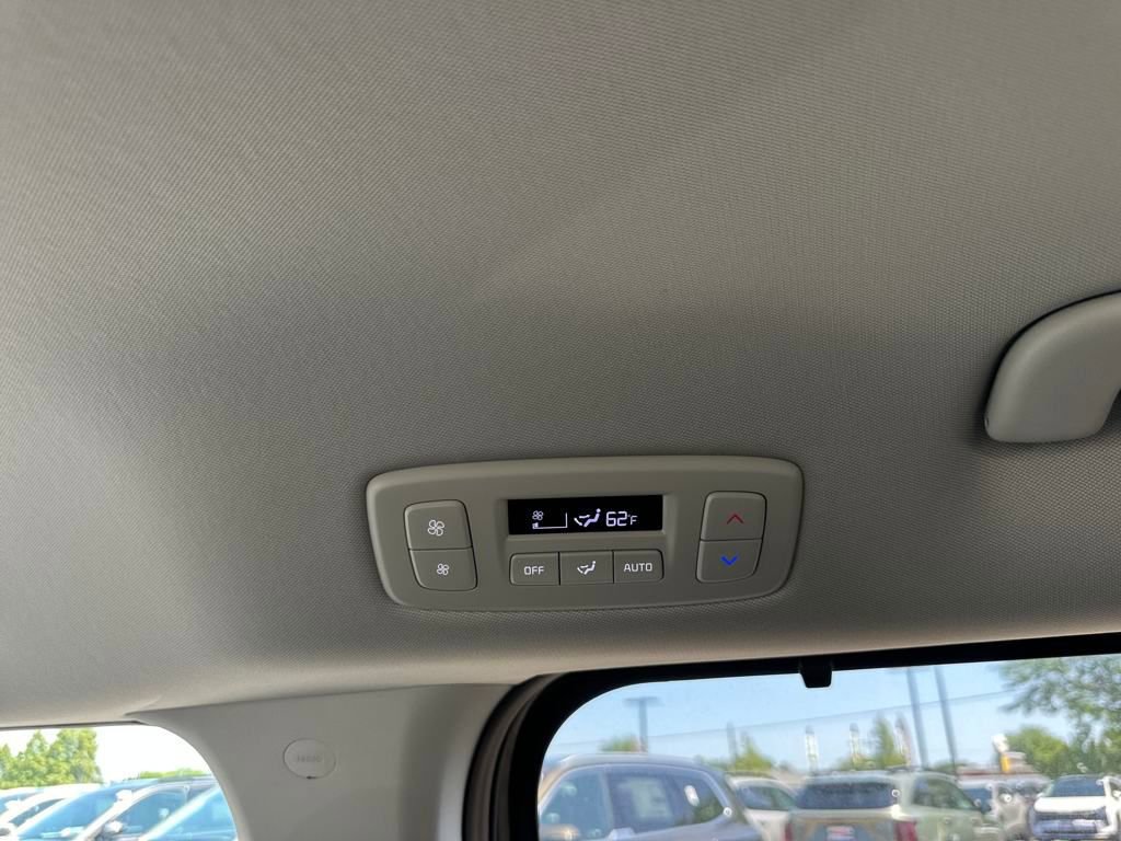 New 2026 Kia Carnival EX image 18