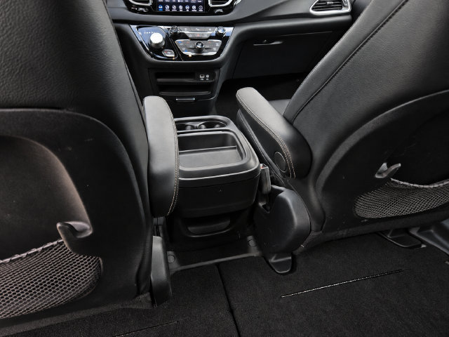 Used 2020 Chrysler Pacifica Touring-L w/ S Appearance Package FWD image 15