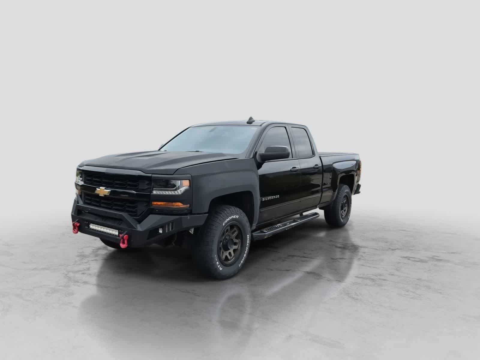 Used 2017 Chevrolet Silverado 1500 LT w/ All Star Edition AWD/4WD image 4