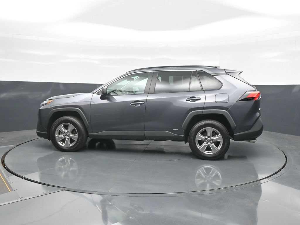 Used 2025 Toyota RAV4 LE AWD/4WD image 4