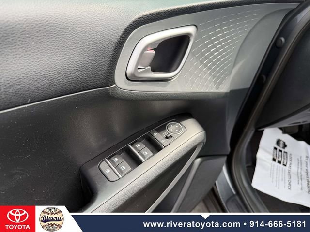 Used 2023 Kia Soul LX w/ LX Technology Package image 11