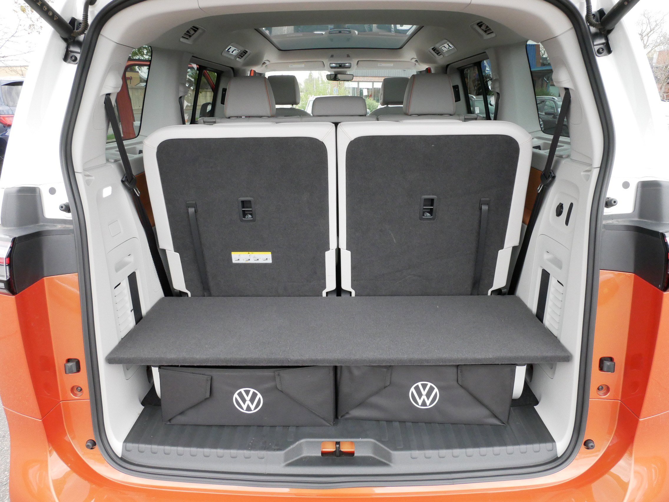 Used 2025 Volkswagen ID. Buzz 1st Edition RWD image 18