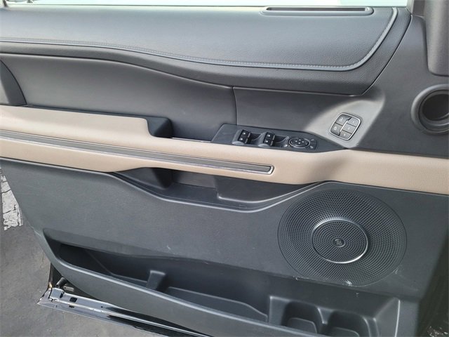 Used 2023 Ford Expedition Limited image 13