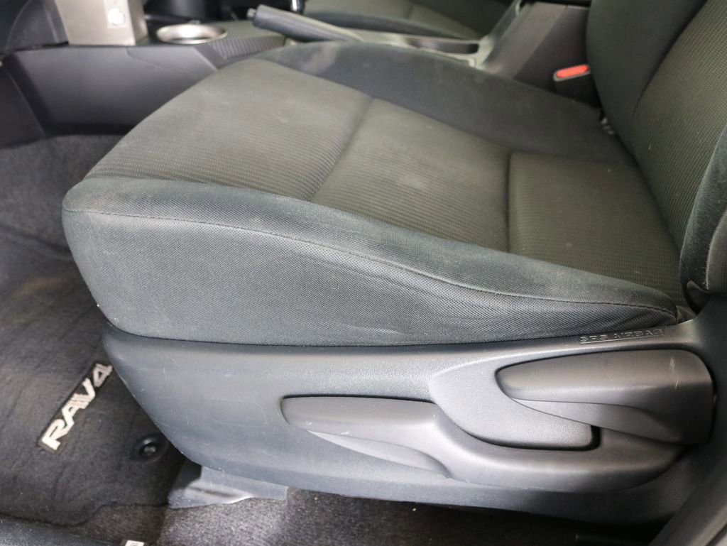 Used 2015 Toyota RAV4 LE AWD/4WD image 20