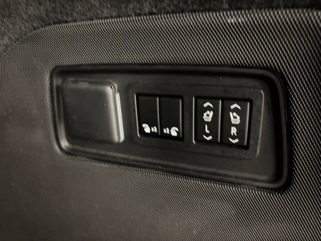 Used 2022 Cadillac Escalade Premium Luxury Platinum RWD image 40