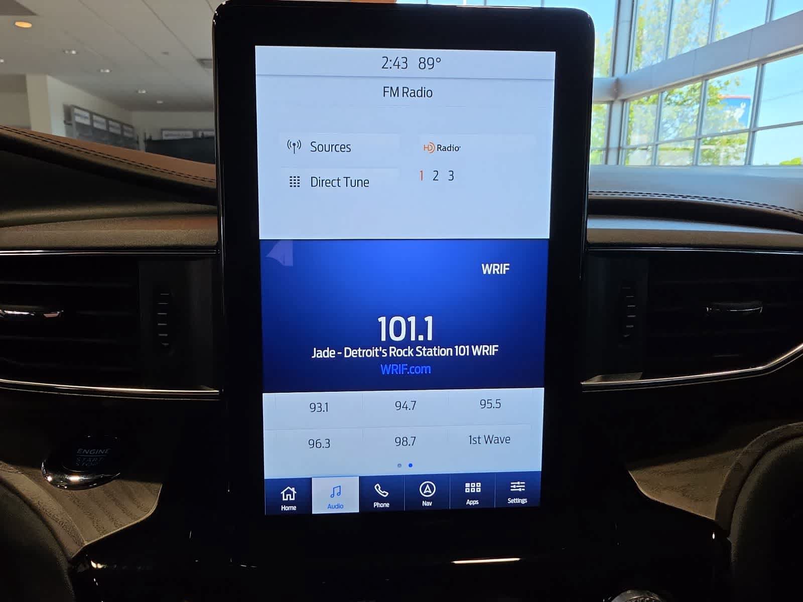 Used 2023 Ford Explorer Platinum w/ Technology Package AWD/4WD image 31