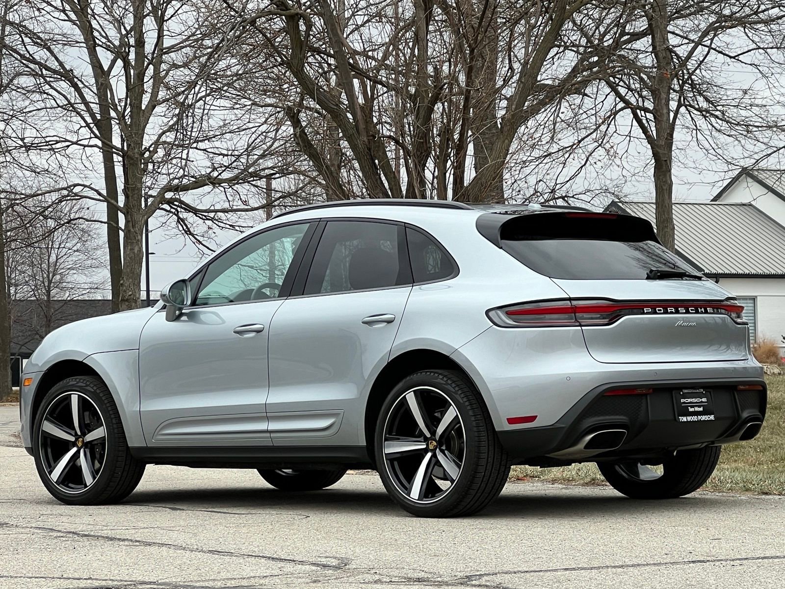 Certified 2025 Porsche Macan AWD/4WD image 3