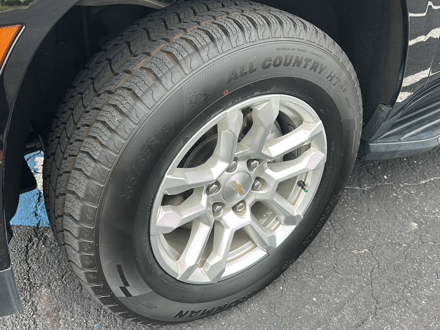 Used 2025 Chevrolet Tahoe LT AWD/4WD image 3