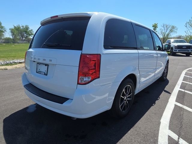 Used 2017 Dodge Grand Caravan SXT w/ Blacktop Package FWD image 8