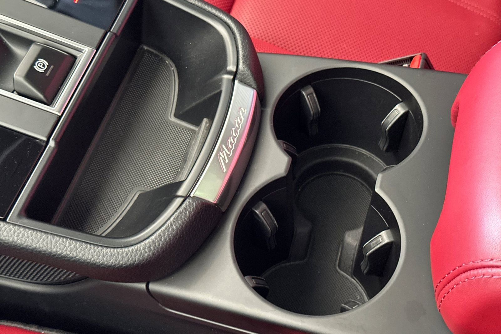 Used 2025 Porsche Macan image 26