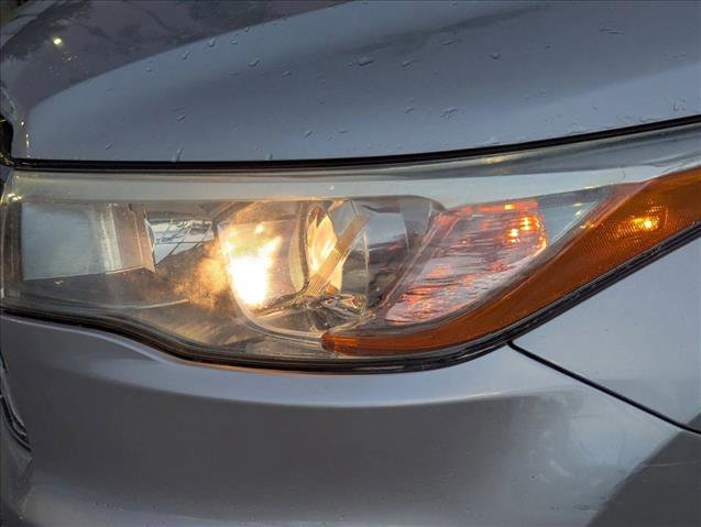 Used 2016 Toyota Highlander Limited w/ Driver Technology Package image 7