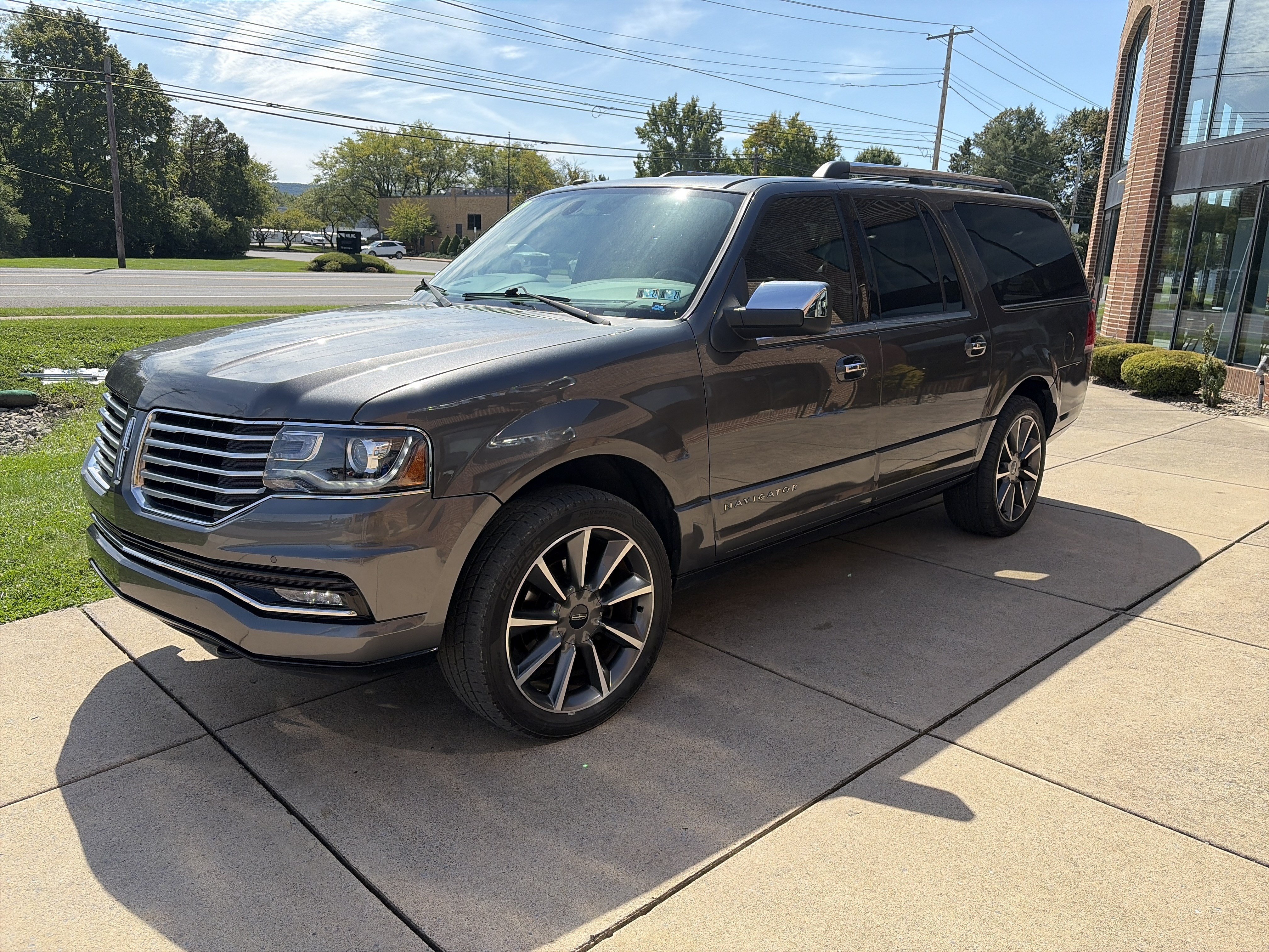 Used 2017 Lincoln Navigator L Reserve AWD/4WD image 25