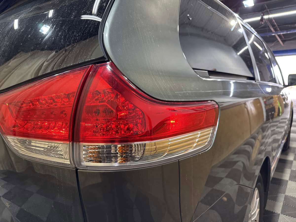 Used 2012 Toyota Sienna XLE w/ XLE Navigation Pkg FWD image 10